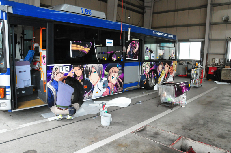 Illustration for article titled Watch as This Bus Is Covered in Glorious Nerd